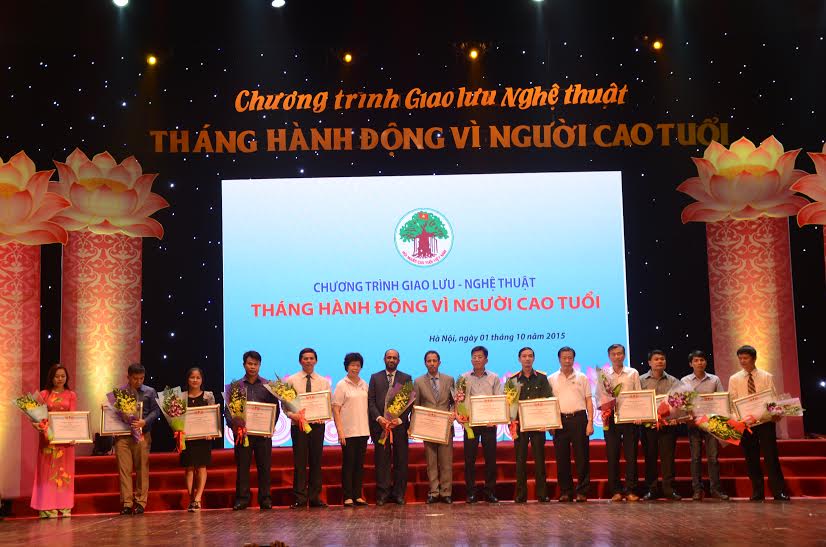 Chương[-]trình[-]nghệ[-]thuật[-]chung[-]tay[-]giúp[-]đỡ[-]người[-]già[-]có[-]hoàn[-]cảnh[-]đặc[-]biệt[-]khó[-]khăn